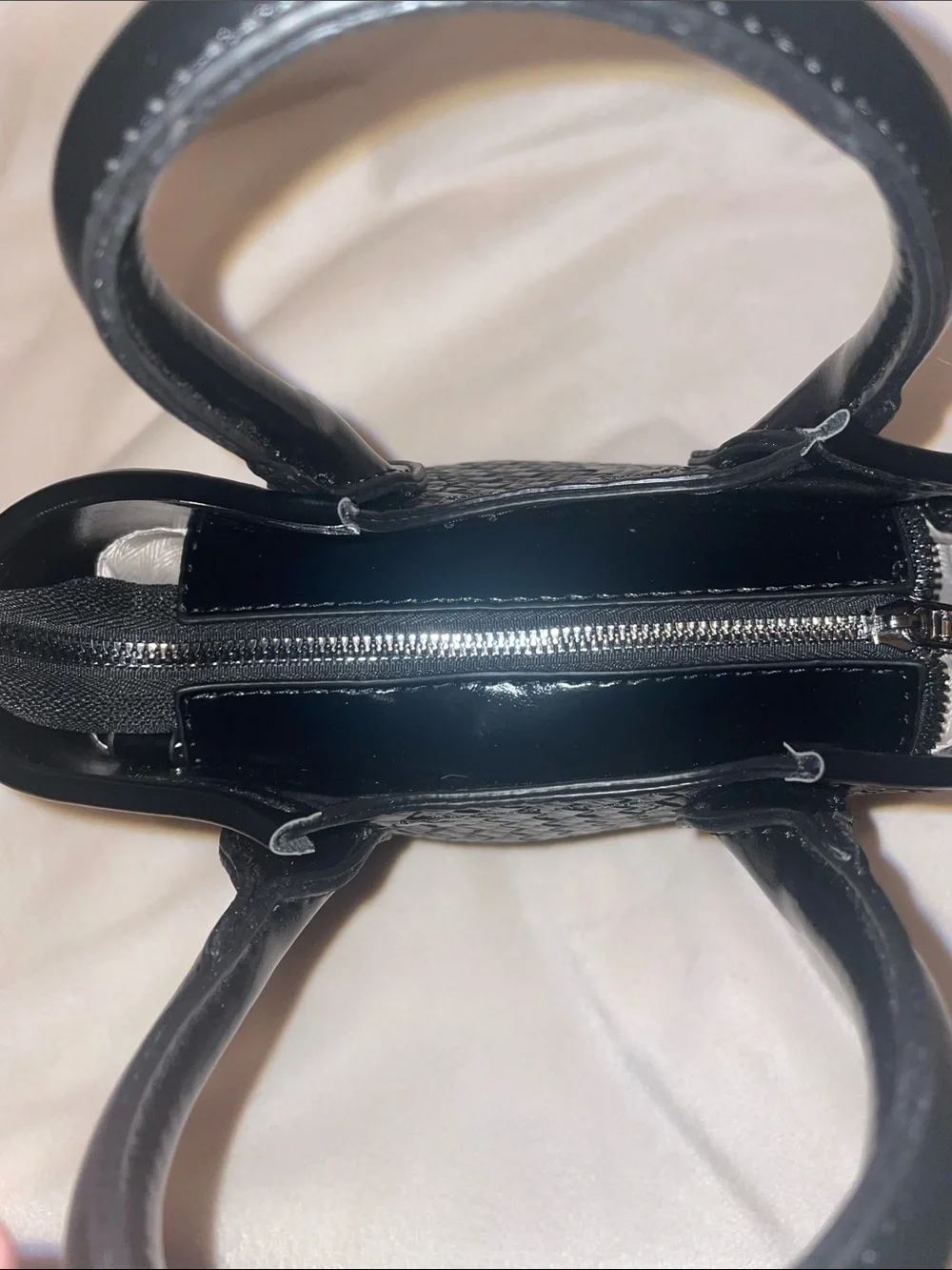 N/A black woven